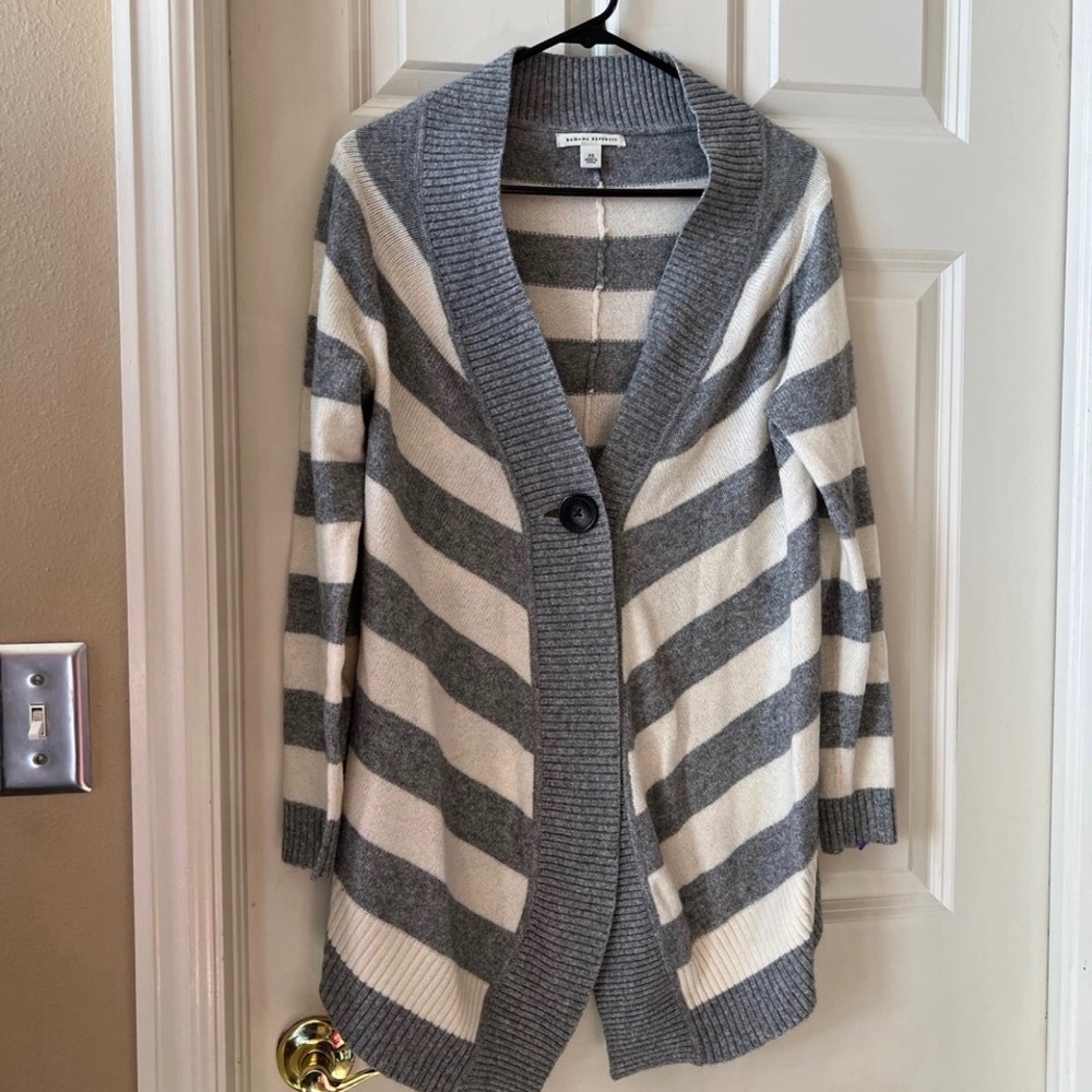 Banana republic Cardigan for women size XS :)